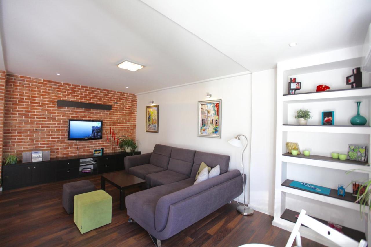 Brick Apartment On Macedonia Pedestrian Street Skopje Ngoại thất bức ảnh