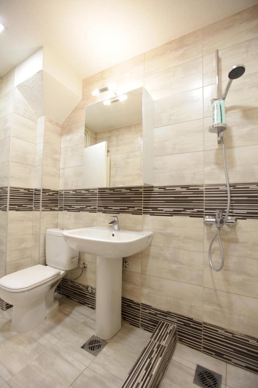 Brick Apartment On Macedonia Pedestrian Street Skopje Ngoại thất bức ảnh